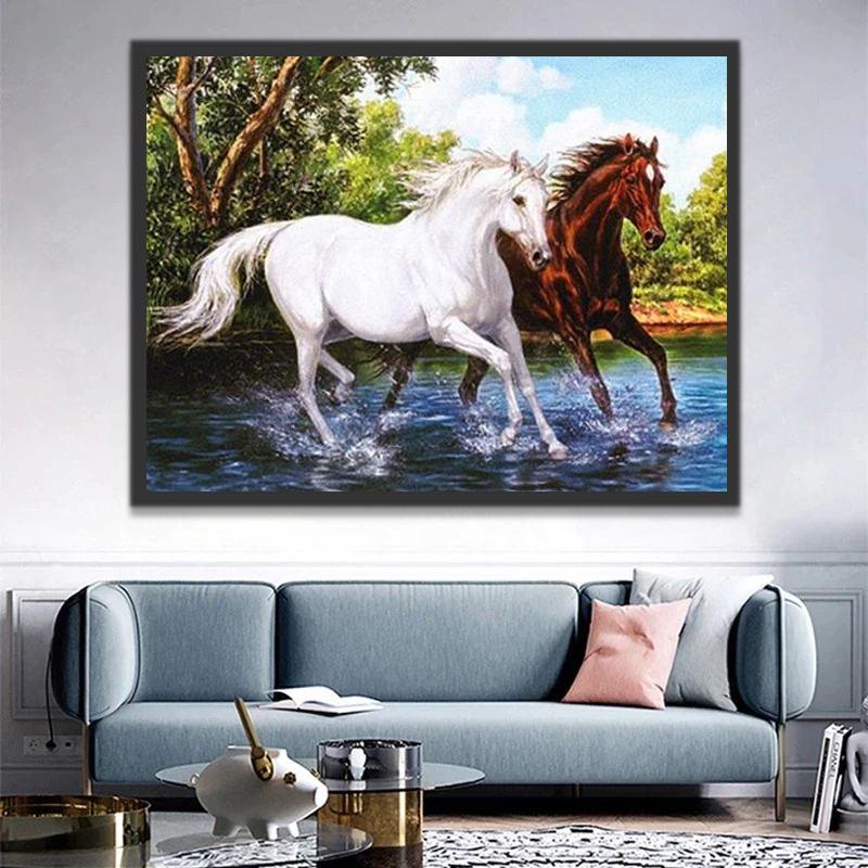 Bruin Paard en Wit Paard in het Water Schilderen op Nummers
