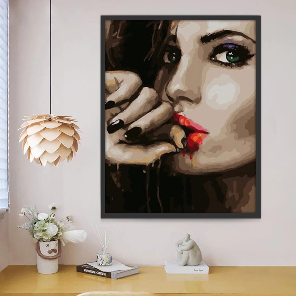 Een Vrouw met Vuurrode Lippen Schilderen op Nummers
