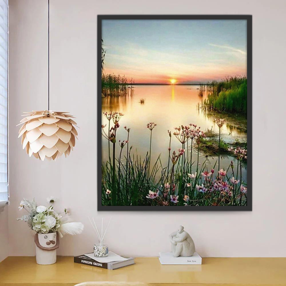 Een Zonsondergang over een Meer met Bloemen in de Voorgrond Schilderen op Nummers