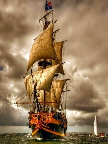 Het Oude Zeilschip dat Voorwaarts vaart tussen Wolken en Zee Schilderen op Nummers