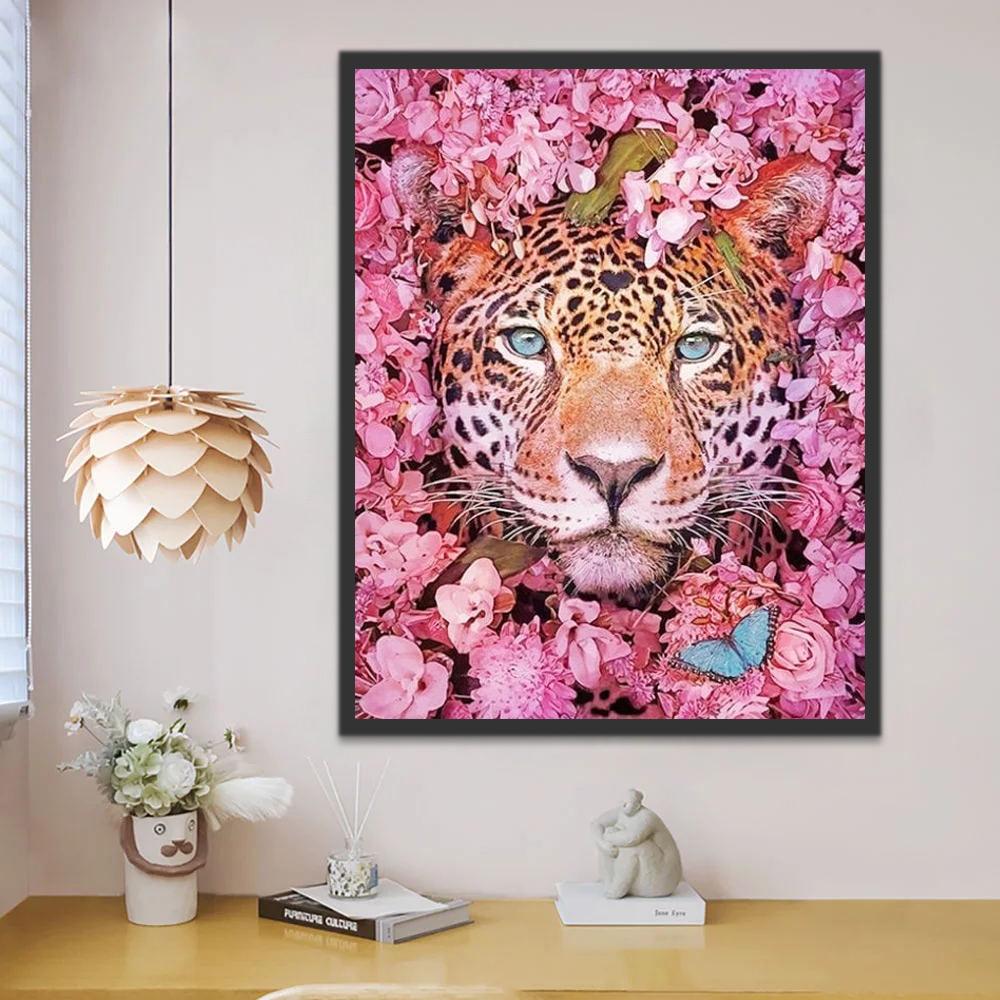 Luipaard Omringd door Roze Bloemen Schilderen op Nummers