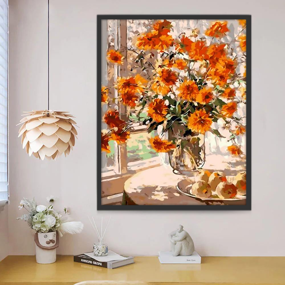 Oranjekleurige bloemen voor het raam Schilderen op Nummers
