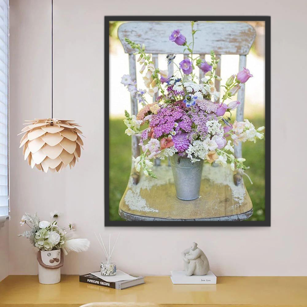 Paarse en Witte Potbloemen op een Oude Stoel Schilderen op Nummers