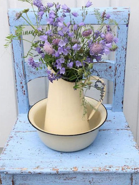 Paarse potbloemen op een blauwe stoel Schilderen op Nummers