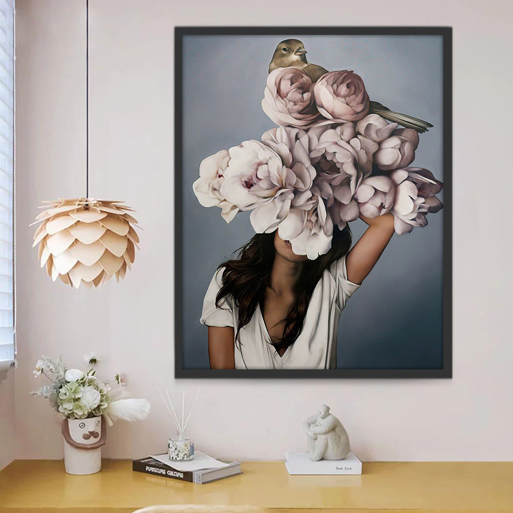 Roze Bloemen en een Meisje in T-shirt Schilderen op Nummers