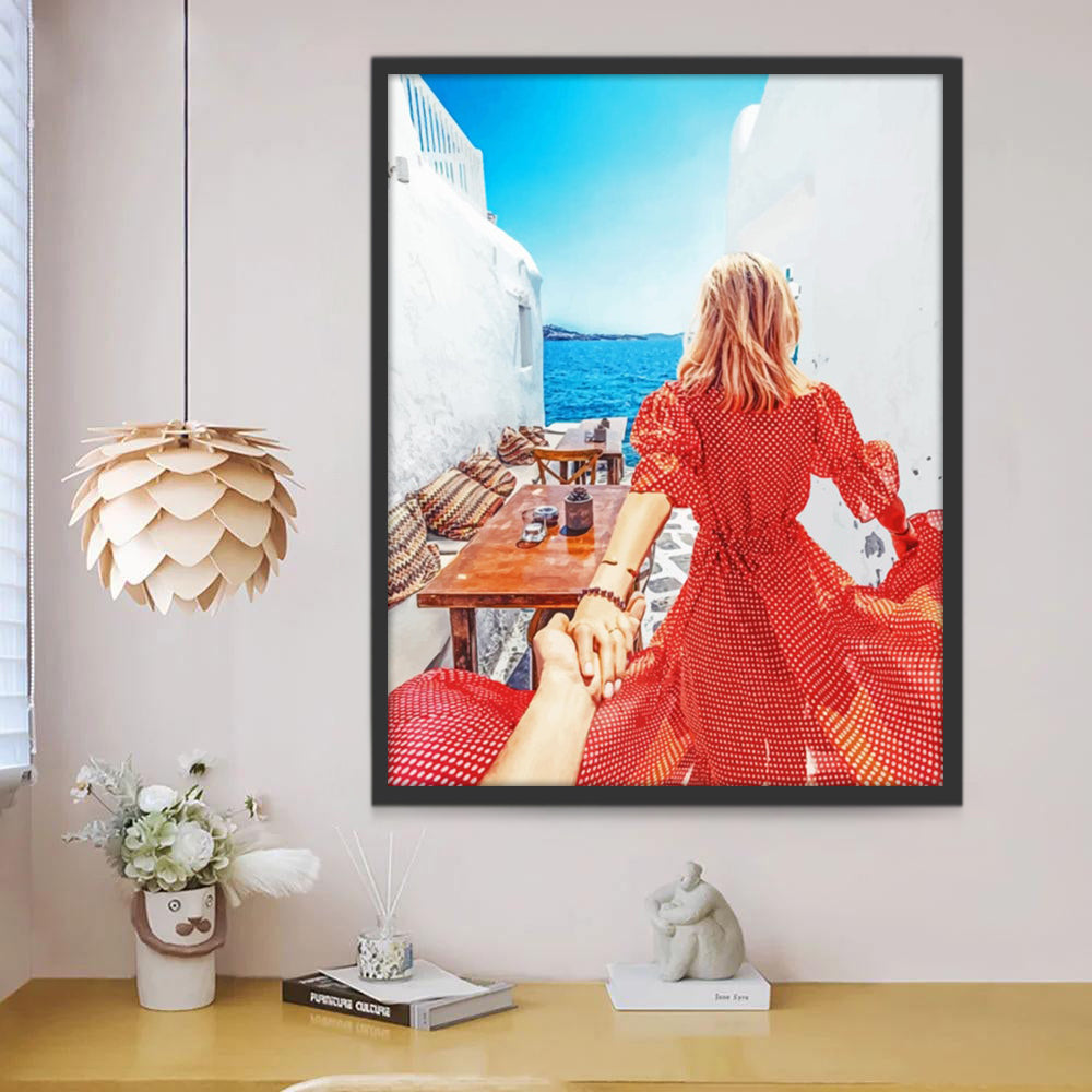 Uitkijkend over Zee met de Vrouw in het Rood Schilderen op Nummers