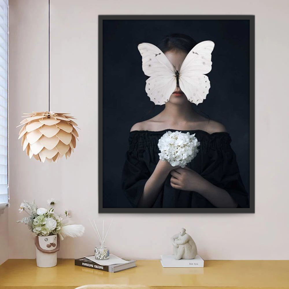 Vrouw en Witte Vlinder in het Donker Schilderen op Nummers