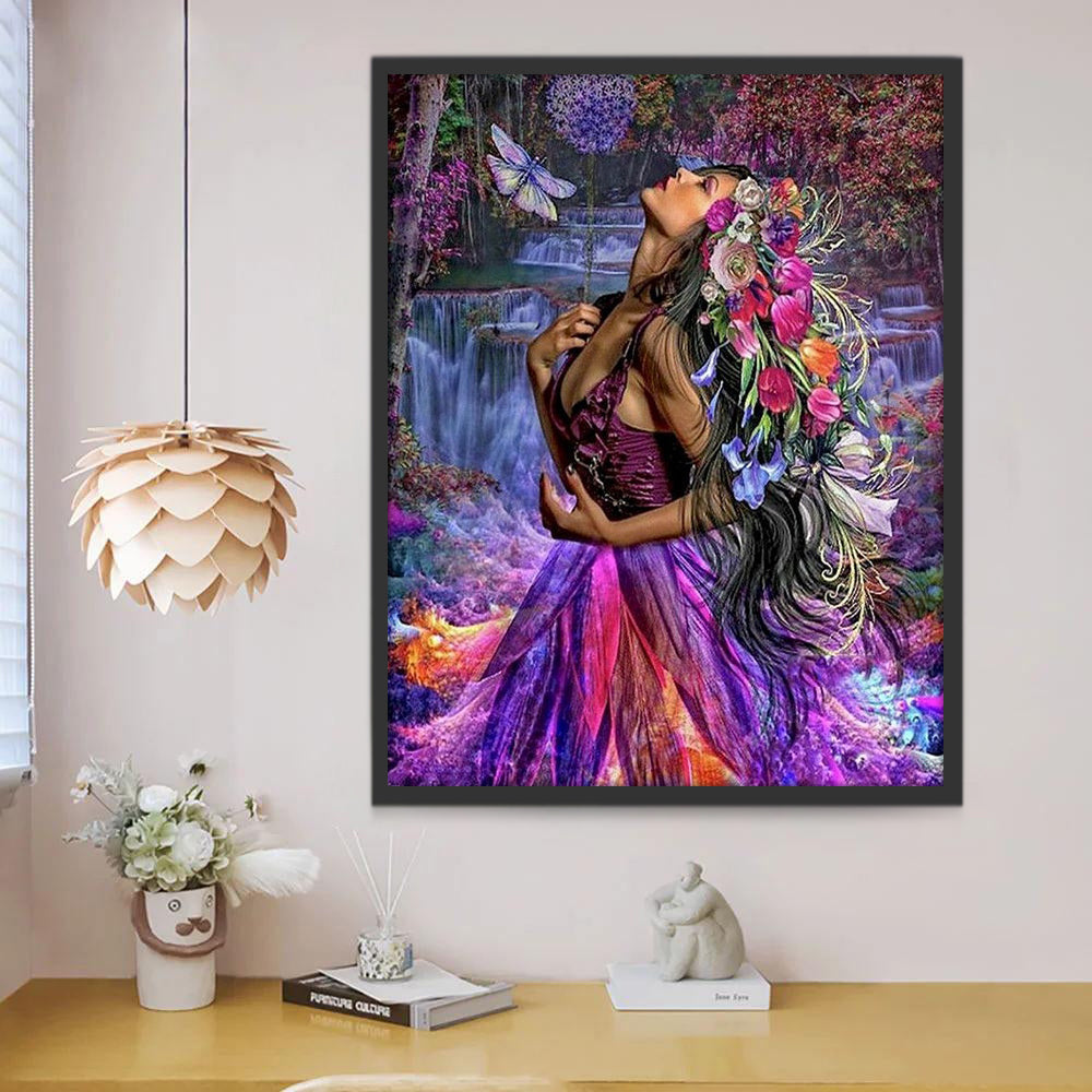Vrouw in de Paarse Jurk met de Bloemen op haar Hoofd Schilderen op Nummers